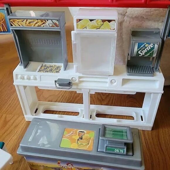 Barbie McDonald's Fun Time Restaurant Playset 2001